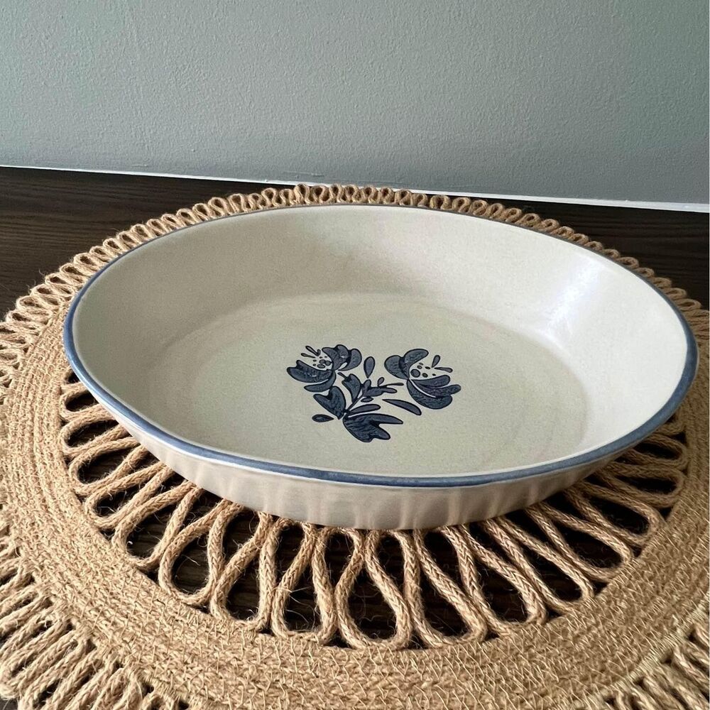 Vintage Pfaltzgraff Yorktowne serving bowl